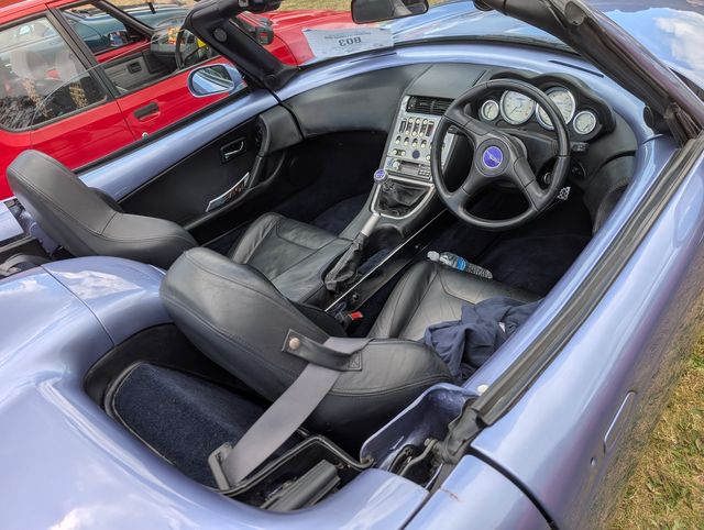Jensen S-V8 — Fitting a New Car Carpet Set in Navy